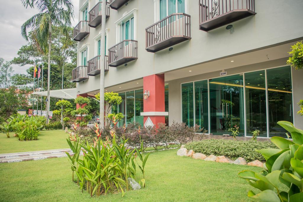 Qlassic Hotel Sepang Bagian luar foto