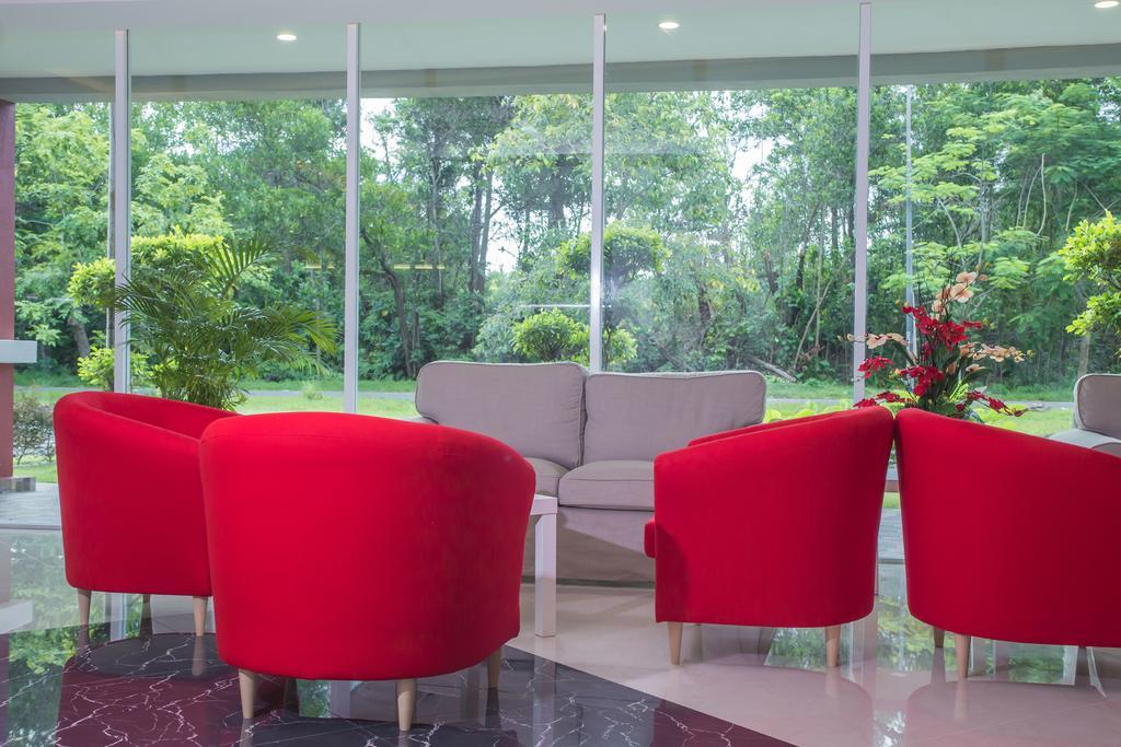 Qlassic Hotel Sepang Bagian luar foto