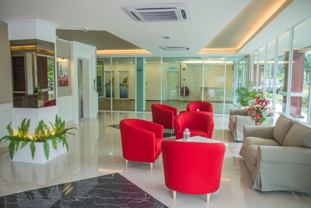 Qlassic Hotel Sepang Bagian luar foto