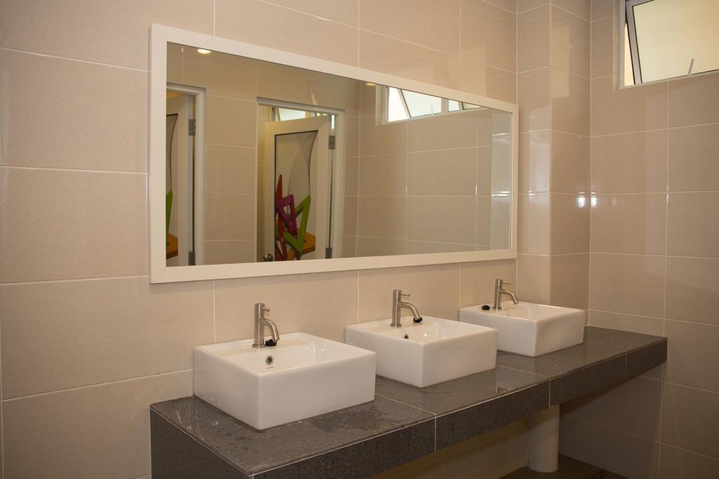 Qlassic Hotel Sepang Bagian luar foto
