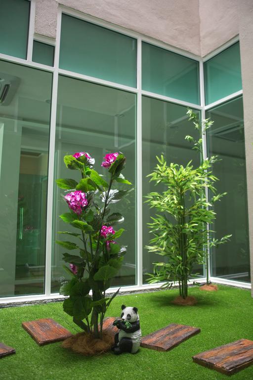 Qlassic Hotel Sepang Bagian luar foto