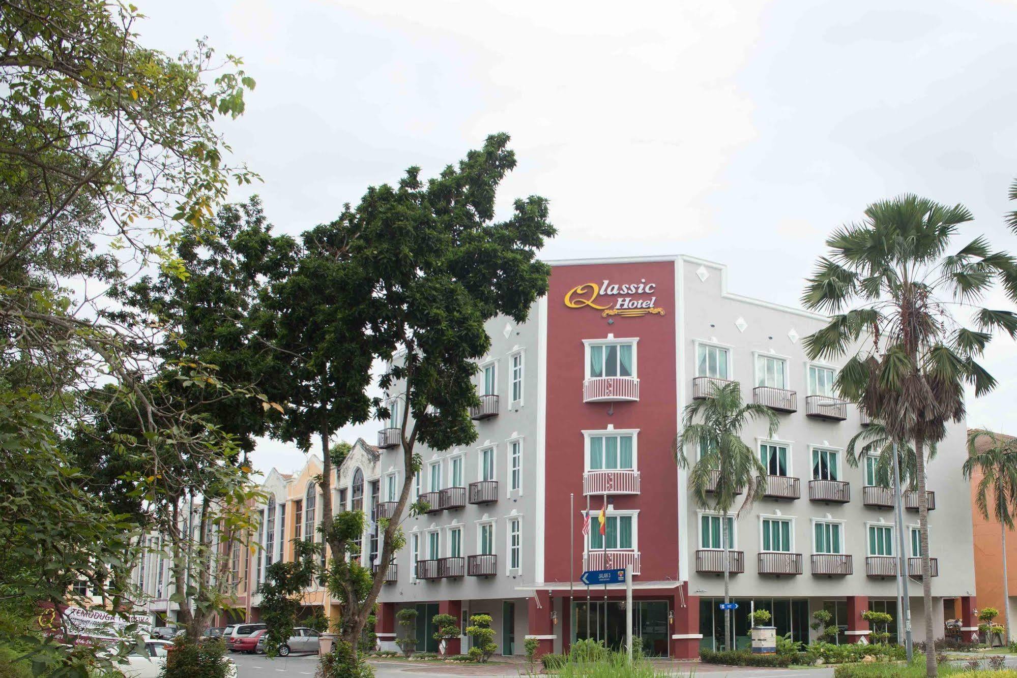 Qlassic Hotel Sepang Bagian luar foto