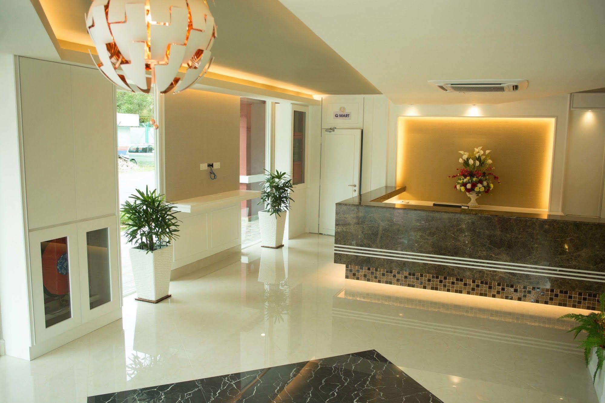 Qlassic Hotel Sepang Bagian luar foto