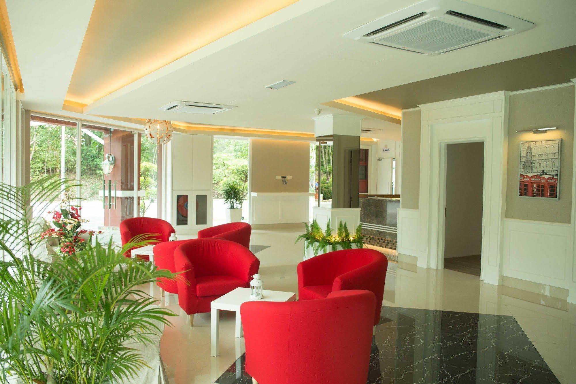 Qlassic Hotel Sepang Bagian luar foto