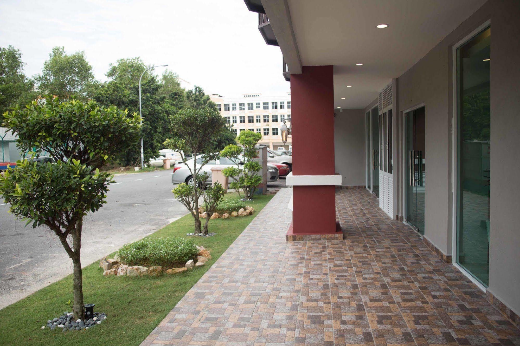 Qlassic Hotel Sepang Bagian luar foto
