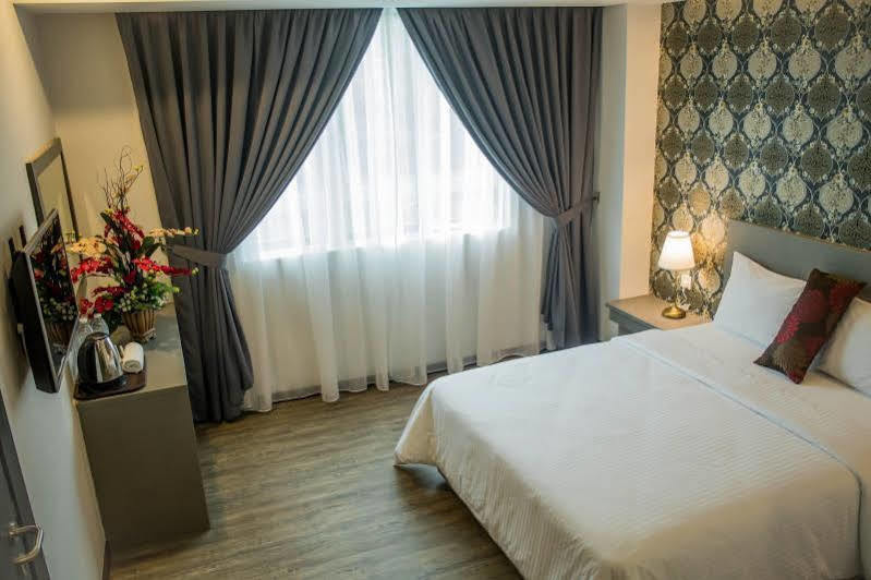 Qlassic Hotel Sepang Bagian luar foto